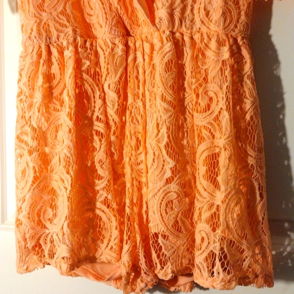 Peach Lace Romper - Picture 6 of 7